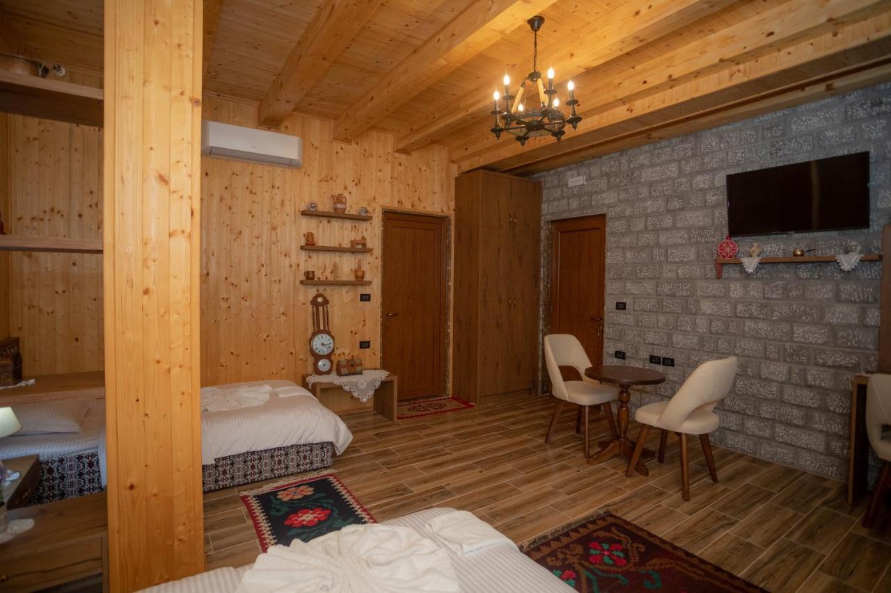 Old House Hotel Canaj Exterior foto