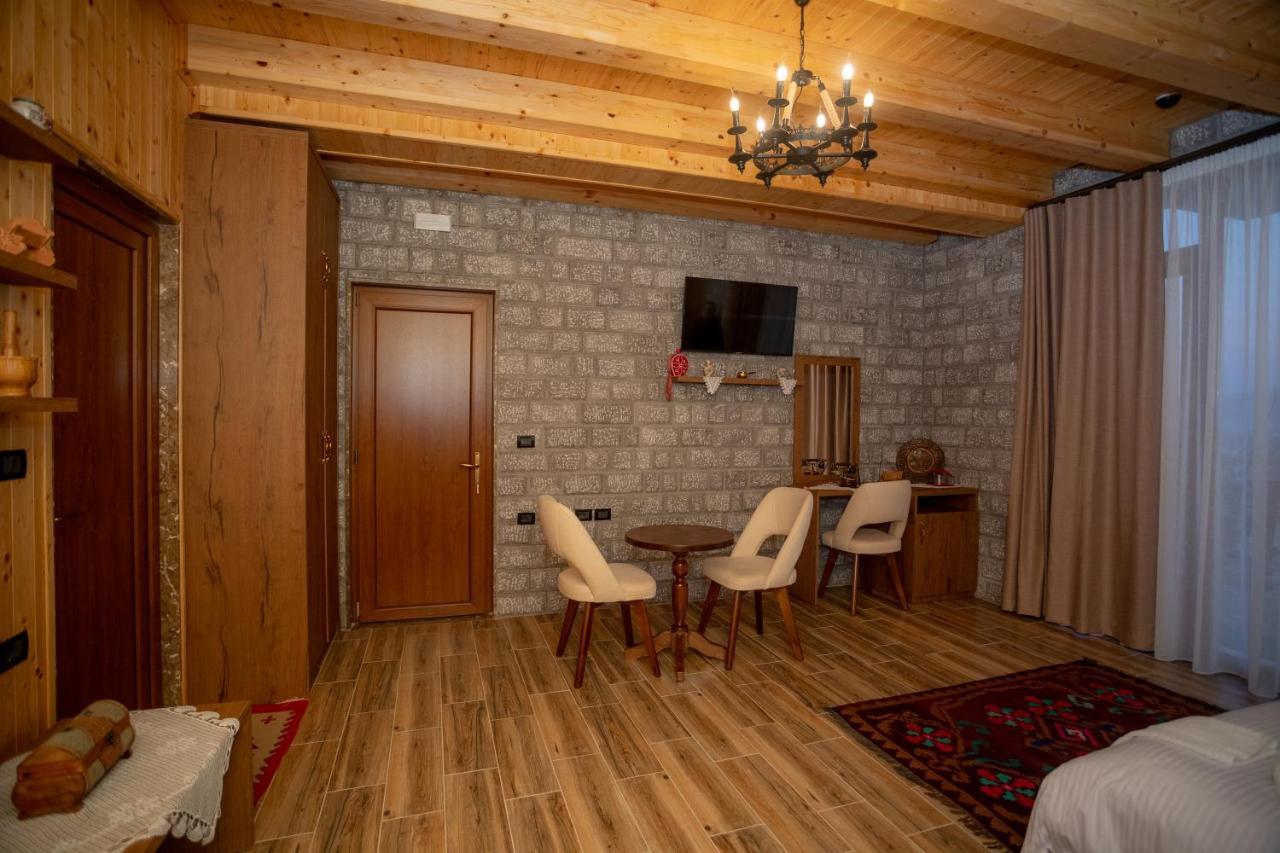 Old House Hotel Canaj Exterior foto
